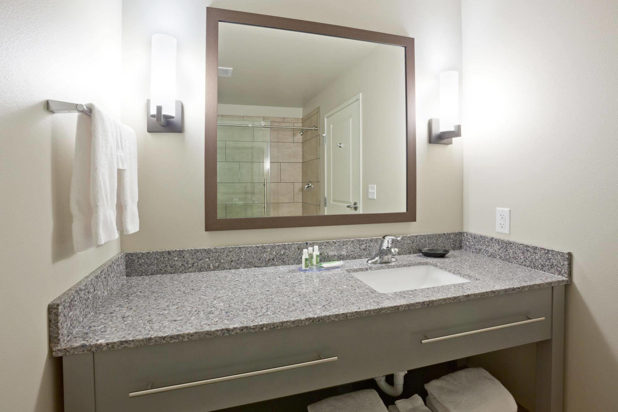 Grandstay Hotel & Suites Valley City Extérieur photo