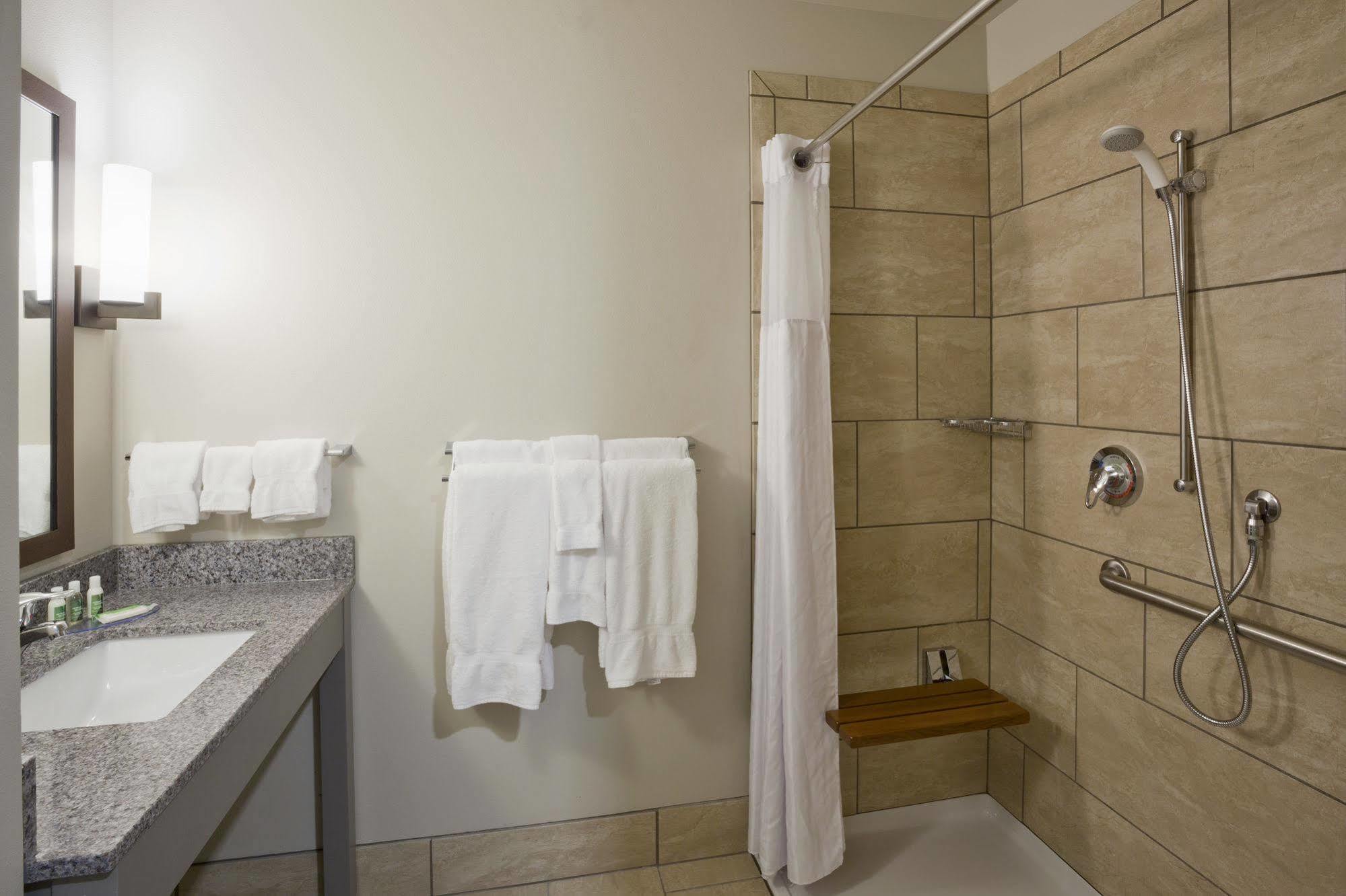 Grandstay Hotel & Suites Valley City Extérieur photo