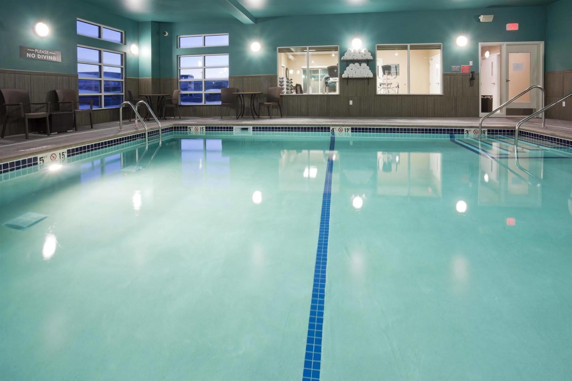 Grandstay Hotel & Suites Valley City Extérieur photo
