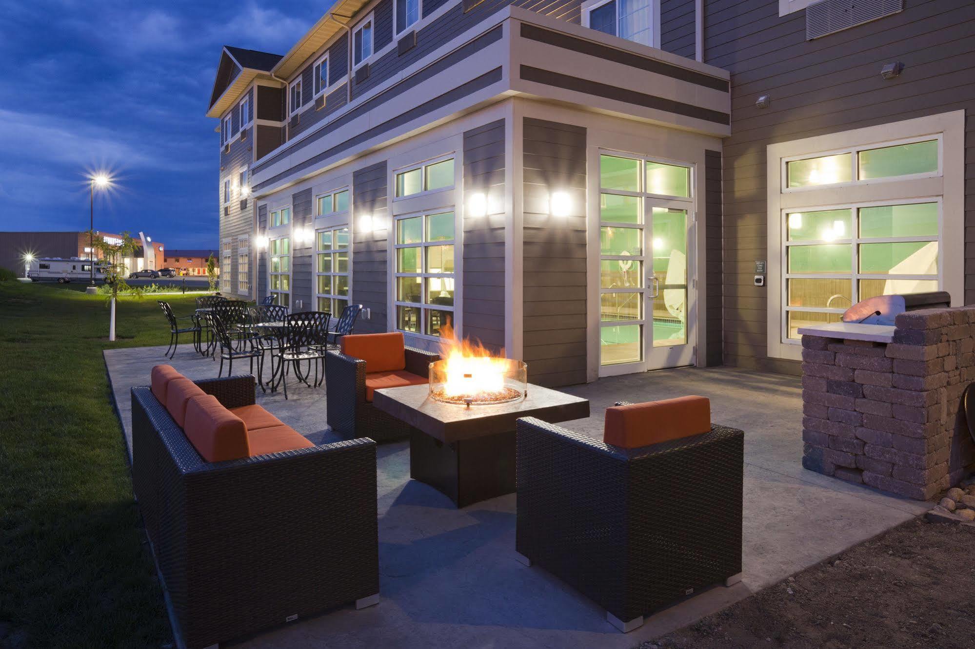 Grandstay Hotel & Suites Valley City Extérieur photo