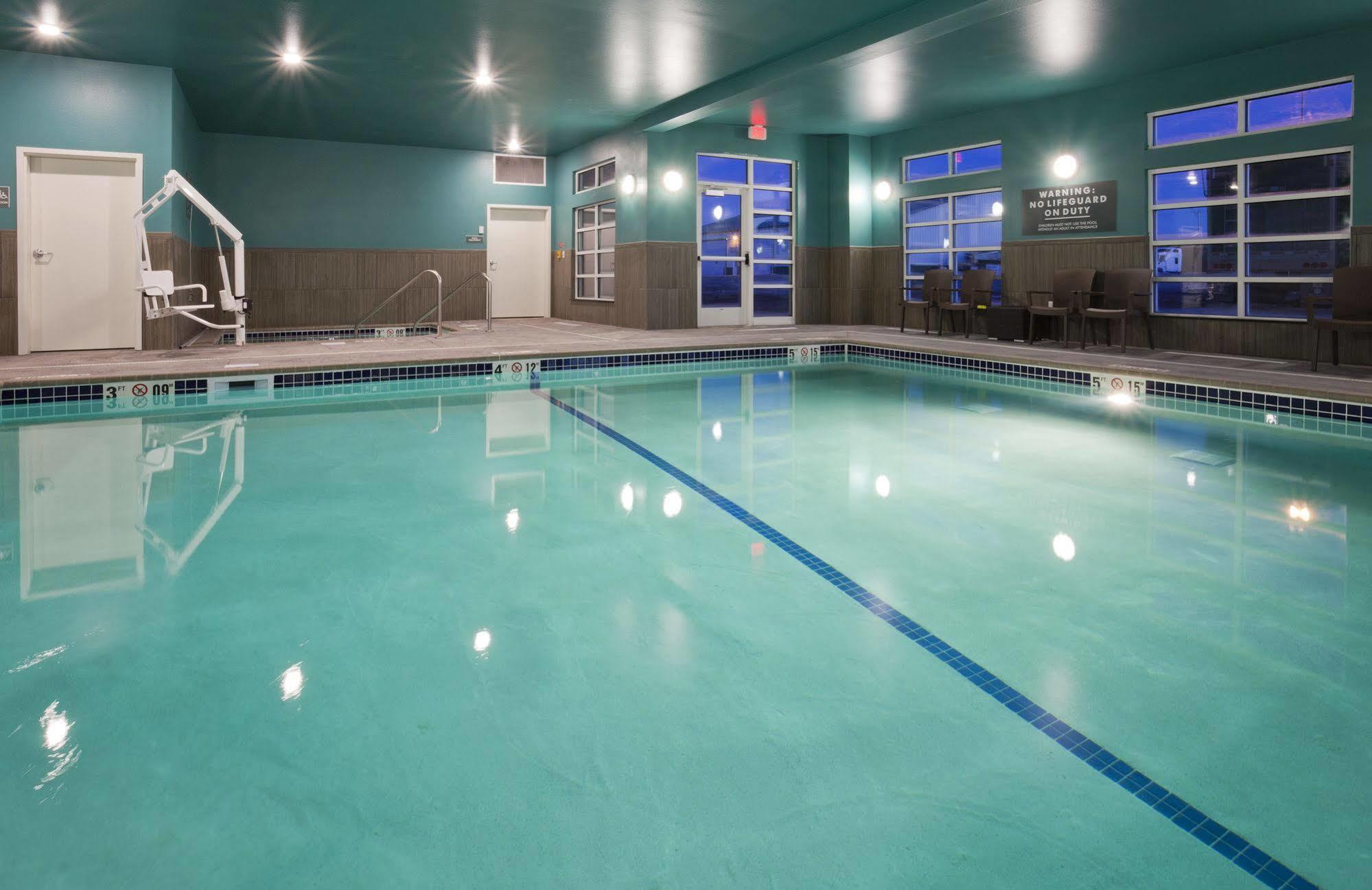 Grandstay Hotel & Suites Valley City Extérieur photo